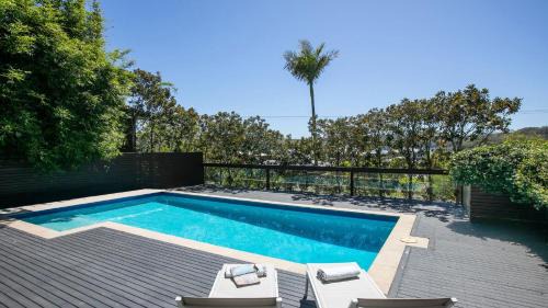 Wagstaffe House | Poolside At Wagstaffe
