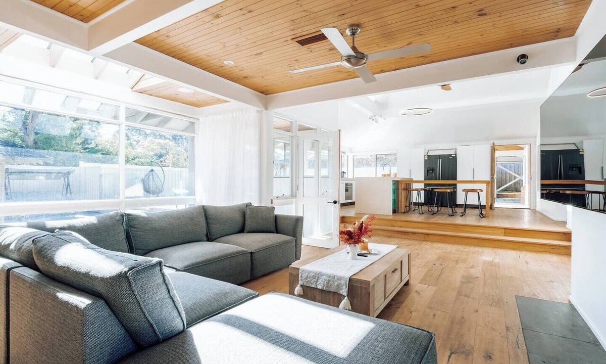 Mount Eliza House | Poolside Haven Your Mount Eliza Family Getaway