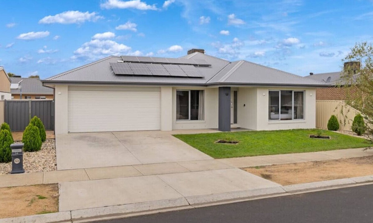 Shepparton North House | Popular Villa #2 · Popular Villa - Spacious 4 Bedroom Home