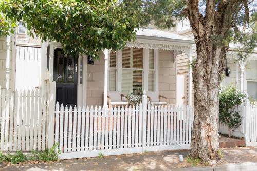 Prahran House | Prahran Timeless & Modern Haven - Central Location
