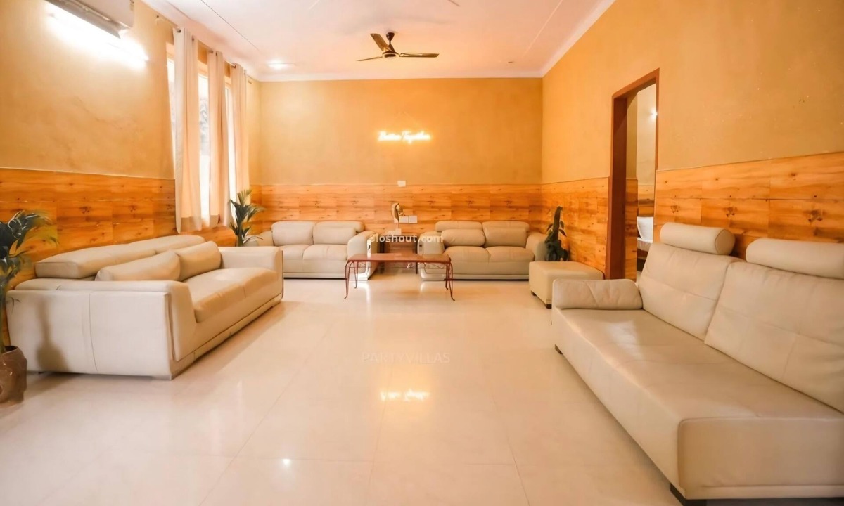 Gurugram House | Premier farm nestled within a verdant landscape.