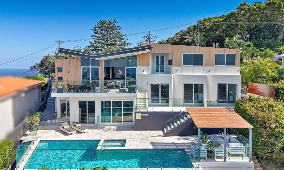 Terrigal House | Prestige Cliff Home | 180° Views, Spa, Pool