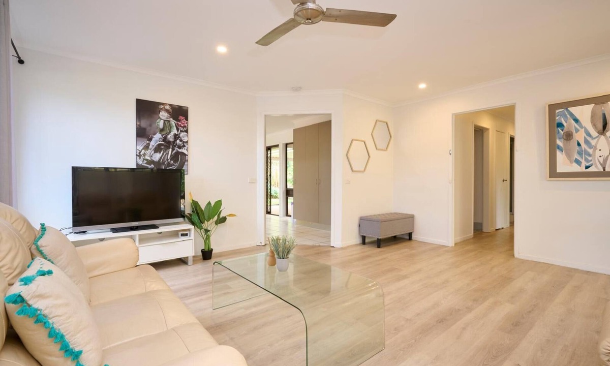 Coffs Harbour House | Private Family Retreat with Yard