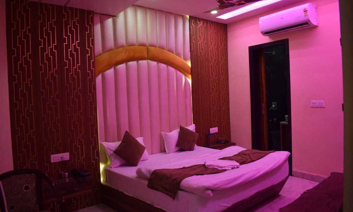Mathura Hotel | Quaint 9-bedroom hotel with AC in vibrant Mathura