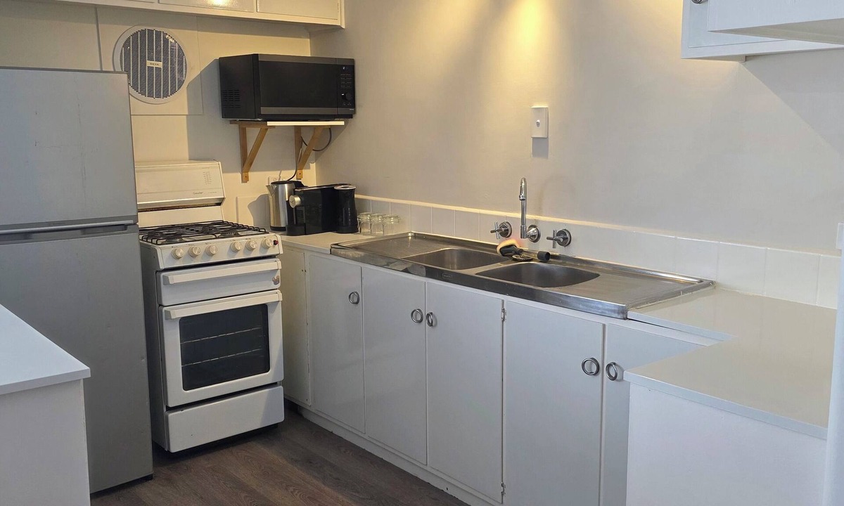 Preston Villa | Quiet & private stay on ground level apartment in Preston