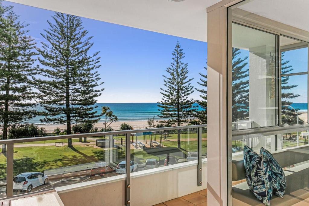 Coolangatta Apartment | Rainbow Pacific Unit 8