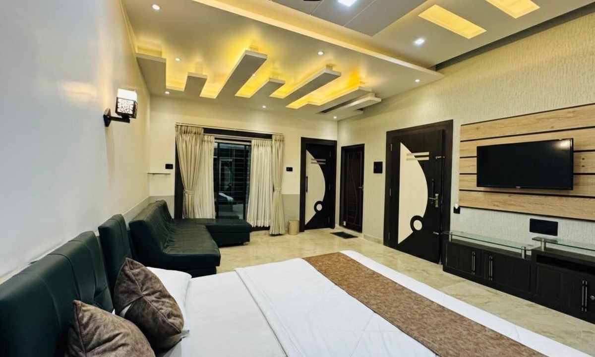 Mahmoorganj Hotel | Ramatva Stays