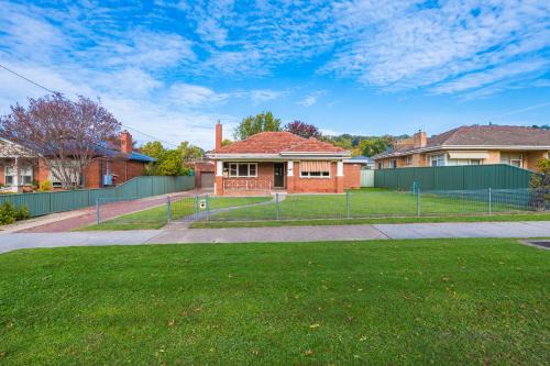 Albury House | Red Brick Beauty - Central Cottage