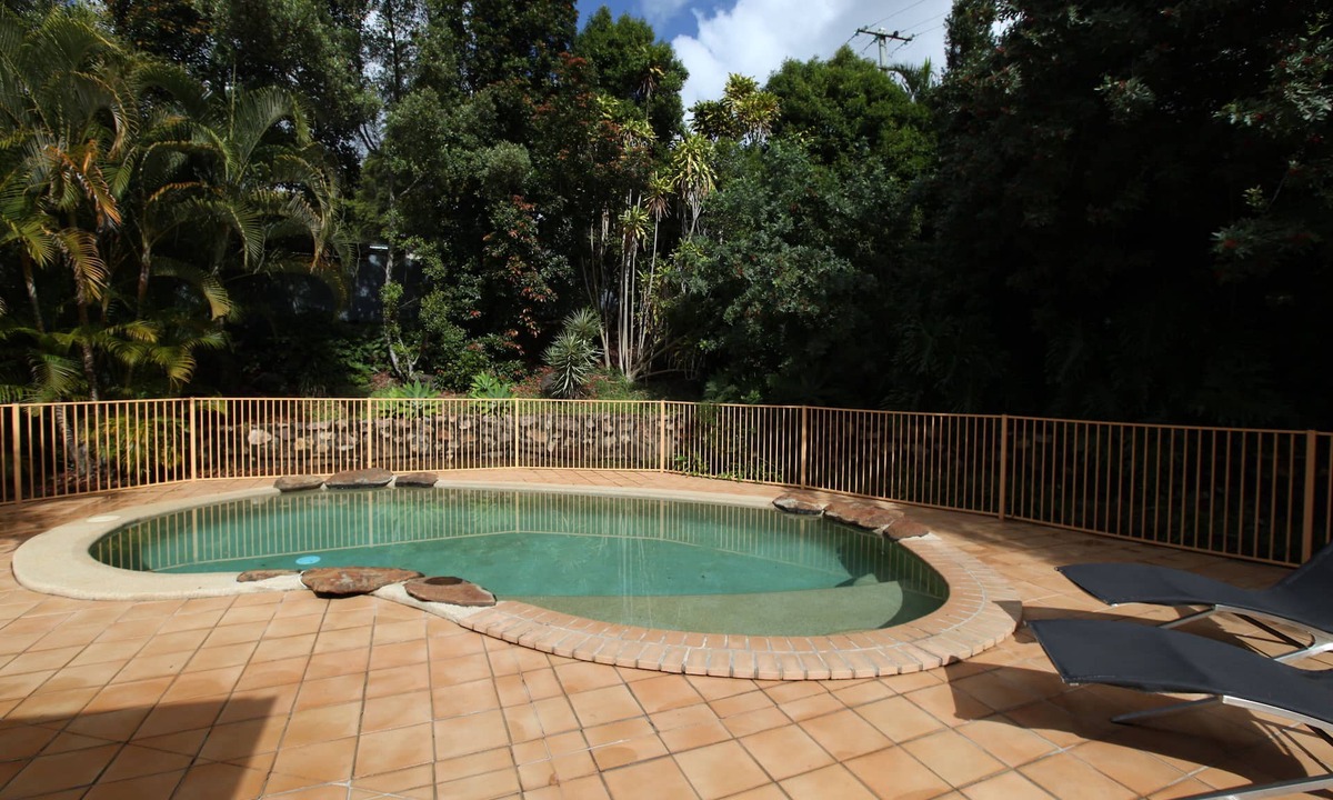Woombye Hotel | Red Bridge Motor Inn
