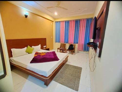 Fatehpur Hotel | Red carpet hotel