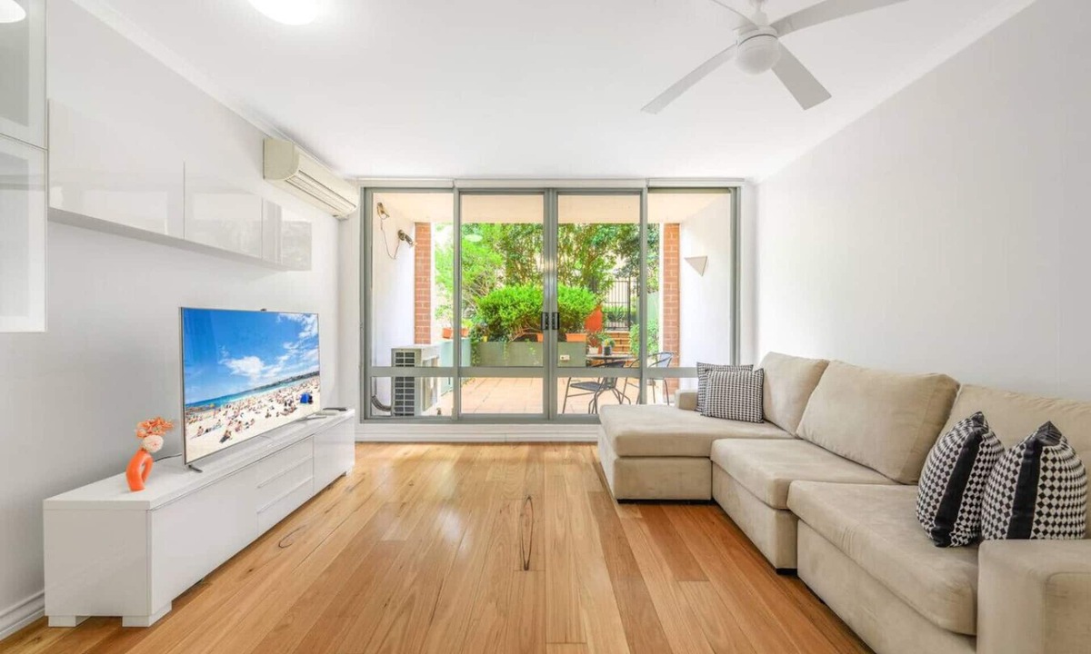 Redfern Apartment | Redfern 2Br Apt with balcony free parking near CBD