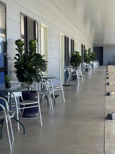 Proserpine Hotel | Reef Gardens Motel