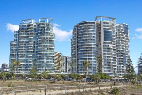 Coolangatta Resort | Reflection on the Sea