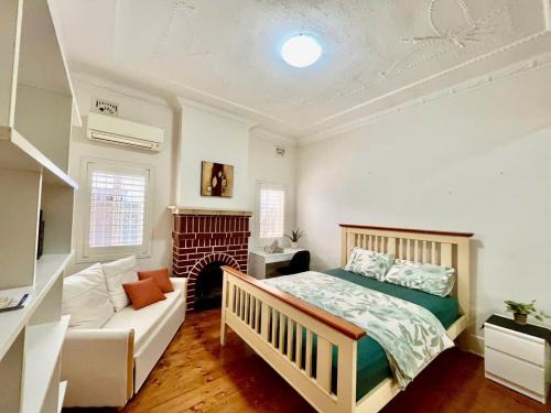 Brighton-le-Sands House | Relaxed Cosy Beach Room Close to Airport