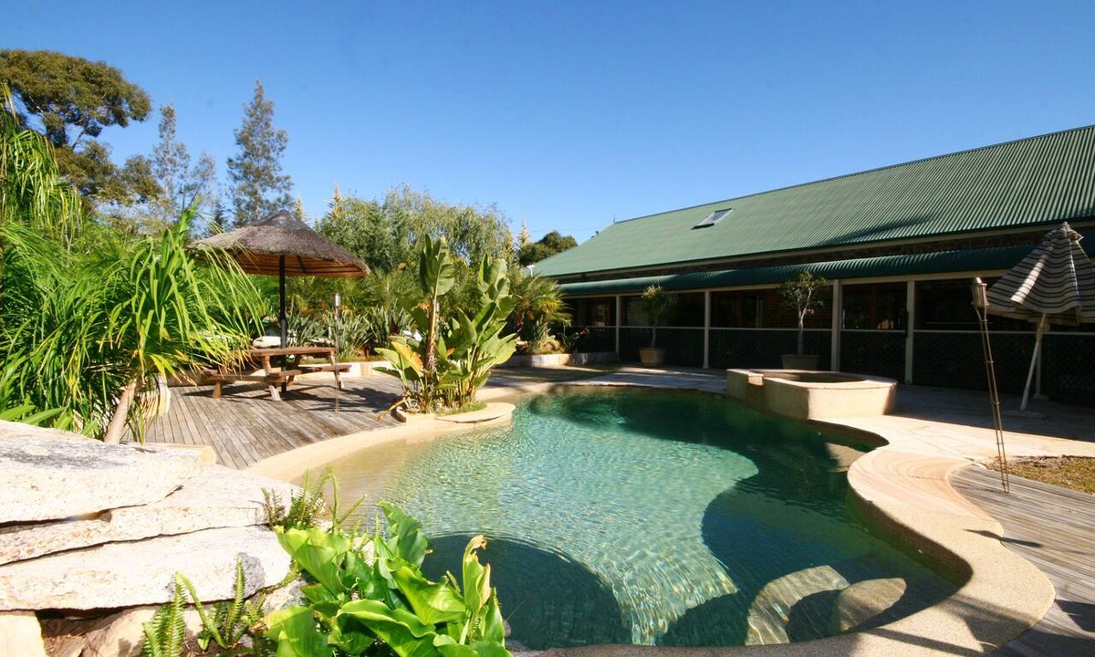 Middle Dural House | Relaxin