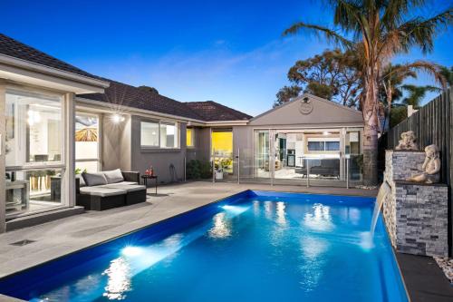 Pakenham House | Resort Experience - Pool, BBQ, Games for family