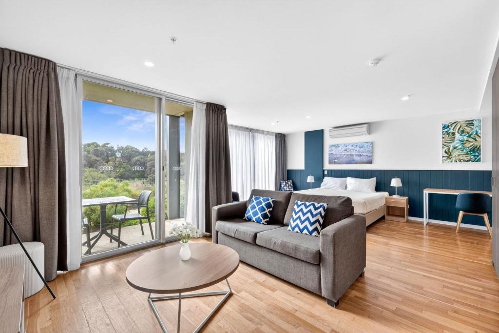 Torquay Apartment | Resort Studio 178 - Pool Access Walk to the Beach