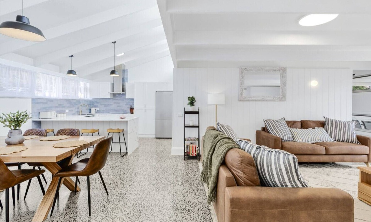 Barwon Heads Apartment | Retreat on Hitchcock; 3 bedroom, 2 bathroom, pet friendly, central Barwon Heads w Parking