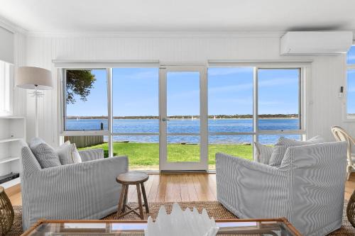 Barwon Heads House | River Meets Ocean Edge - Absolute Waterfront