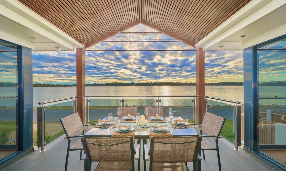Port Macquarie House | Riverside Luxury : 4 BR, 2 BA House in Port Macquarie , Sleeps 8