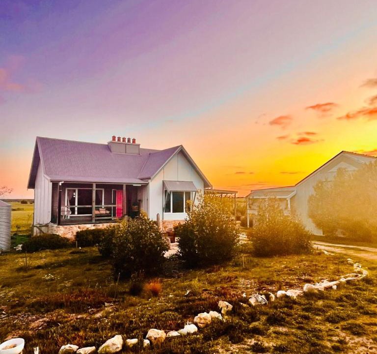 Warrenben House | Romantic eco friendly cottage by the sea