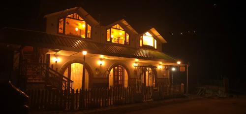 Theog House | Roots & Rustle homestay
