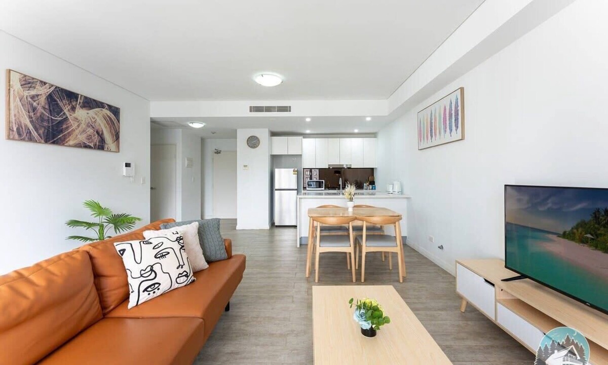 Rosebery Apartment | Rosebery 2BR Apartment: Free Parking & CBD Access