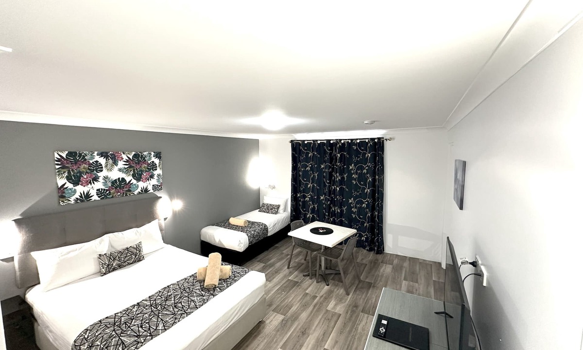 Woolgoolga Hotel | Rosebourne Gardens Motel