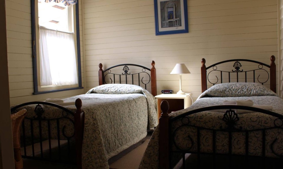 Ross Bed & Breakfast | Ross B&B Accommodation