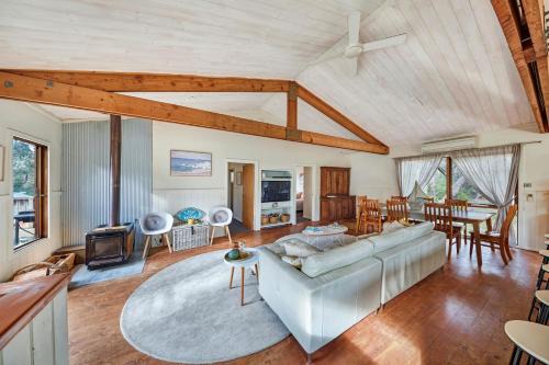 Aireys Inlet House | Rustic Treehouse - Aireys Inlet