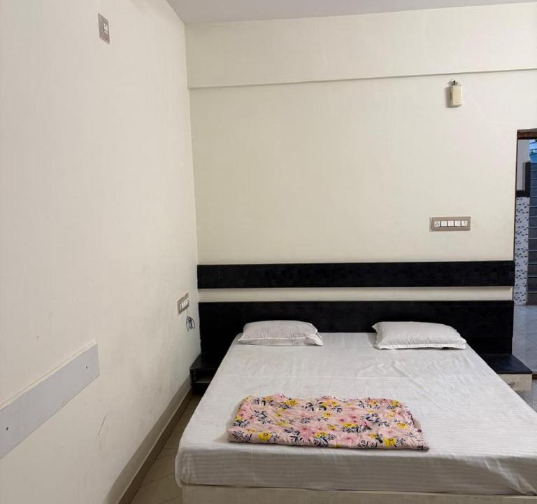Doddaballapur Hotel | S G S LOADGING aND BOARDING