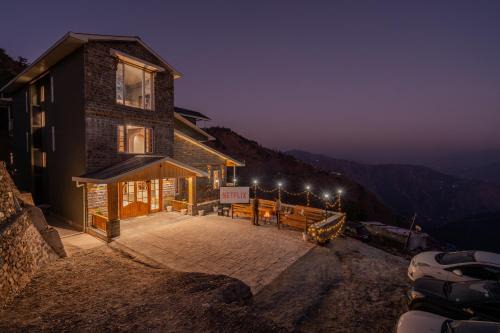 Theog Villa | SaffronStays Alpine Blue, Theog - 6BR Villa with Valley Views