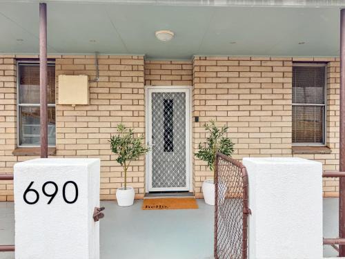 Broken Hill House | Saltbush Cottage