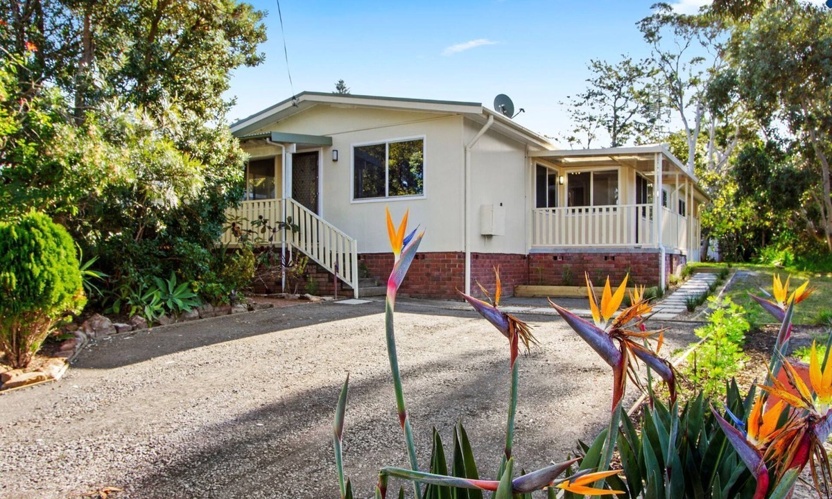 Callala Beach House | Sam's Beach Shack – Stay 3, Pay 2