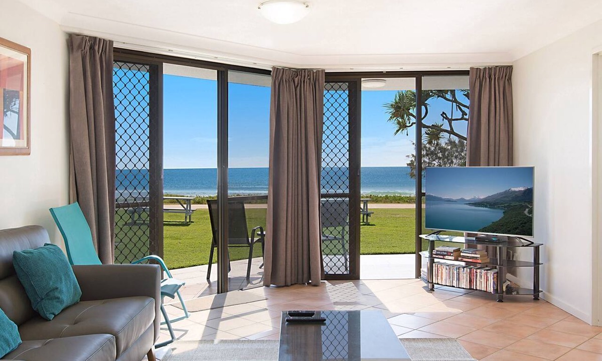 Tugun Apartment | San Simeon 6 - Ground Floor, Absolute Beachfront at Tugun!