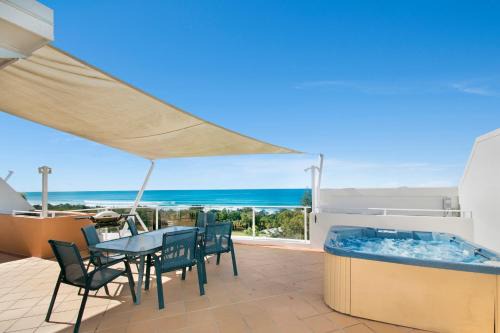 Mudjimba Resort | Santorini Twin Waters