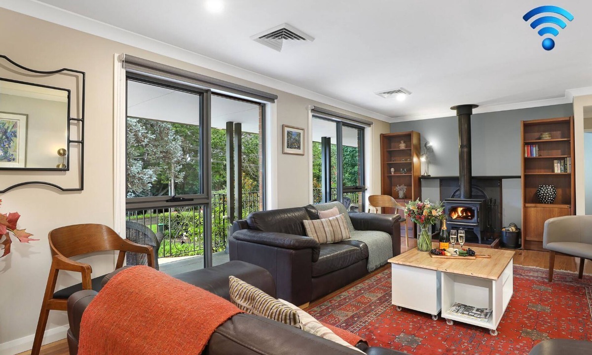 Bundanoon House | Satinwood – classic & central hideaway