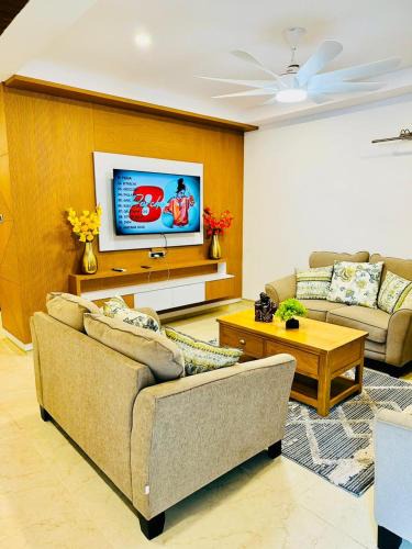 Shimla Apartment | Scenic Solitude 2bhk Mountain View Apartment by Roamhome