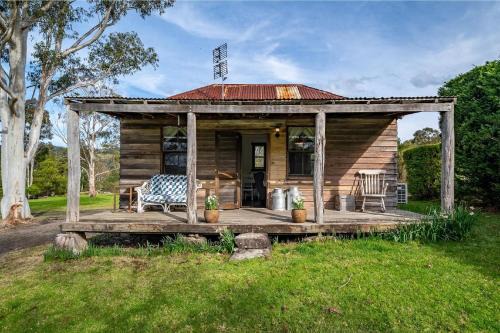 Kangaroo Valley House | Scribbly Gum Cottage -Rustic Picturesque Romantic