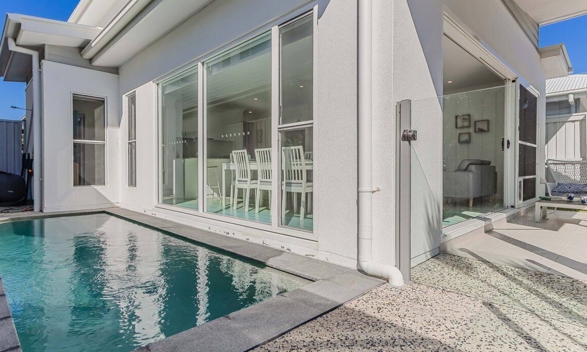 Kingscliff House | Sea Poppy - Beachside 4 Bedroom home with pool
