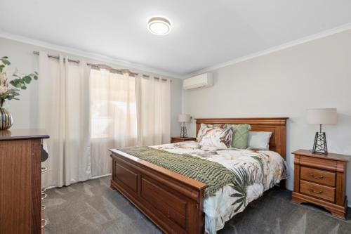 South Kalgoorlie House | Secluded oasis & inground pool