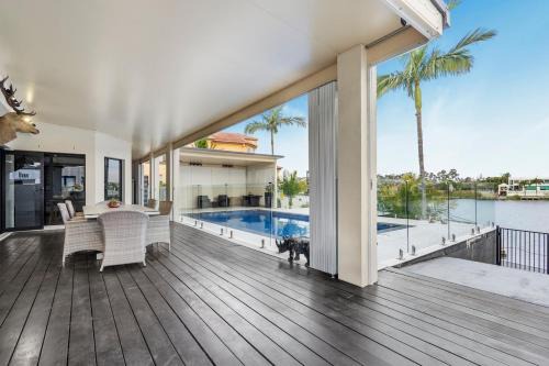 Gold Coast House | Serene 5BR Waterfront Escape - Prestige