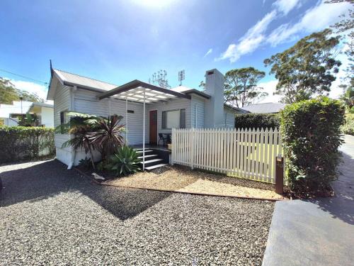 Huskisson House | Shamrose Cottage by Book Jervis Bay - Huskisson