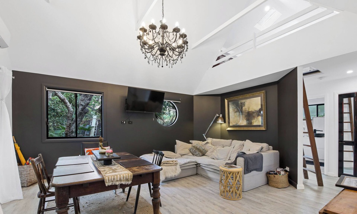 Sawtell House | Shellies on the Beach Little House - 2BR Absolute Beachfront with Outdoor Bath