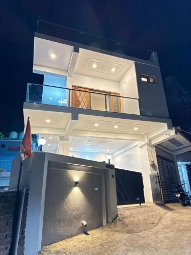 Sukha Villa | Singh Kainchi Dham Villa