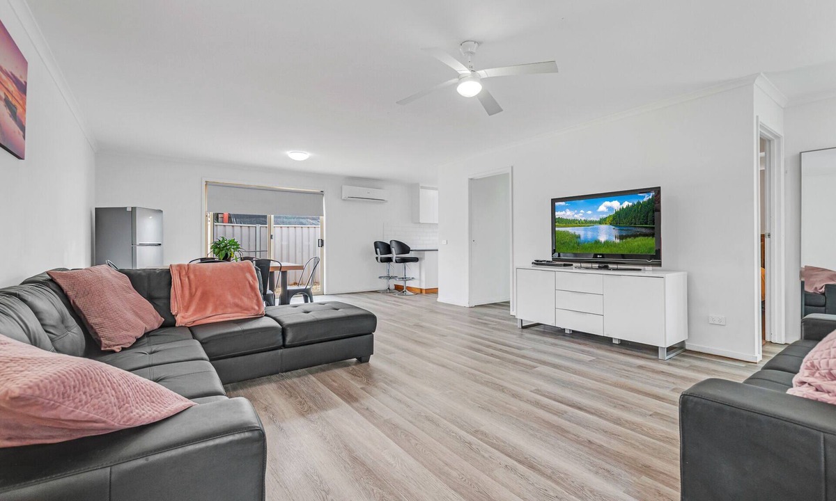 Echuca House | Sleepy Shackell - Sleeps 10, 12pm checkout, family friendly