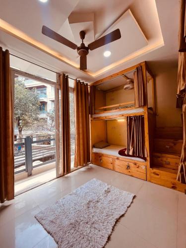 Rishikesh Hostel | Solo Nari Backpackers Rishikesh