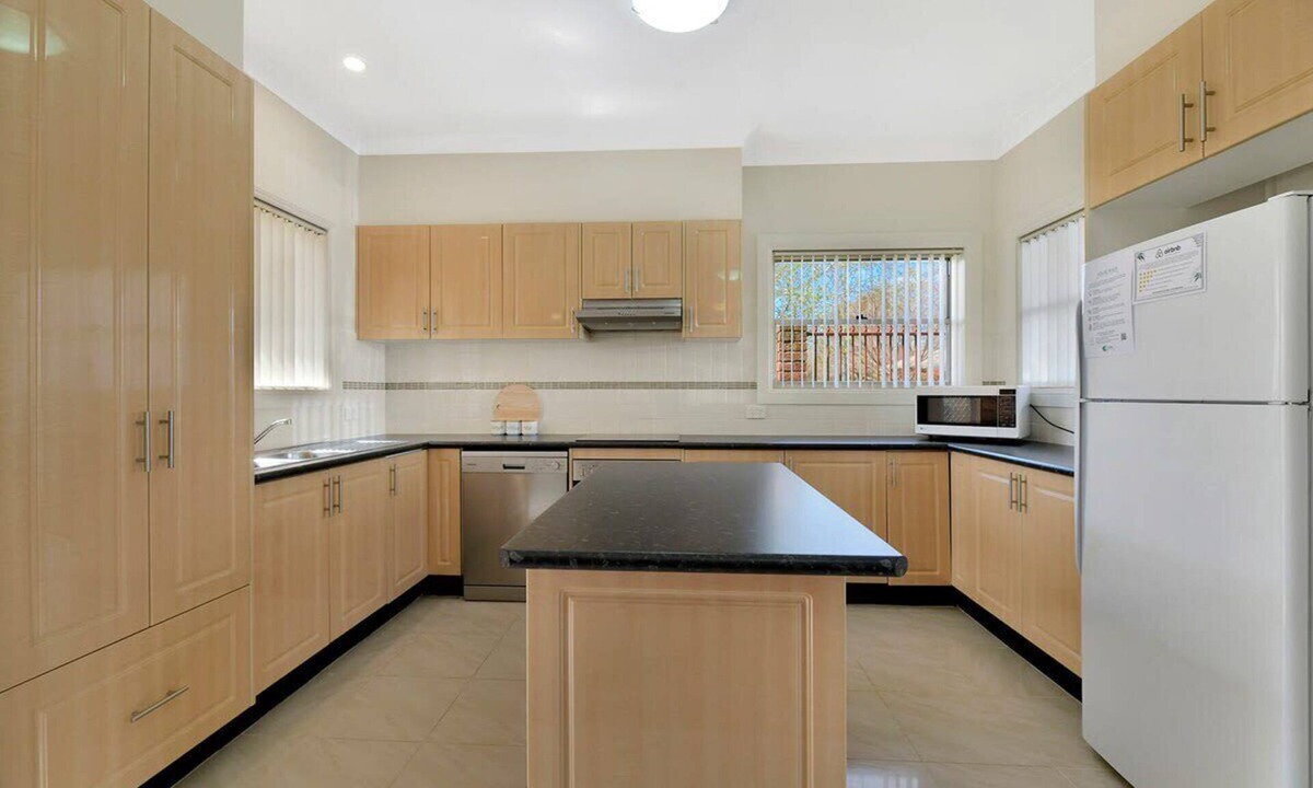 Orange Villa | Spacious 2 Bed, 2 Bath Villa| CBD Location