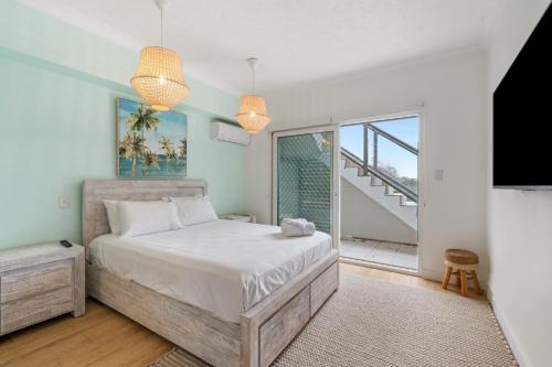Hamilton Apartment | Spacious 2-Bed with Private Rooftop & BBQ Access