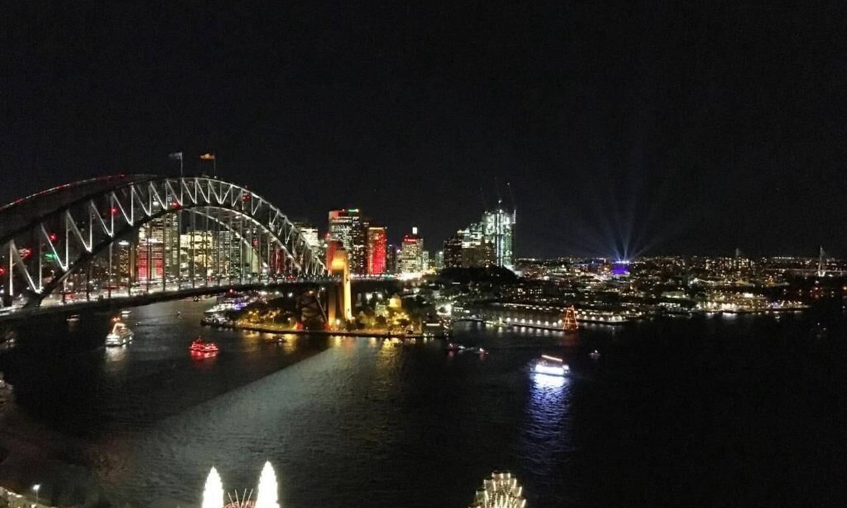 North Sydney Apartment | Spacious 2-Bedroom Apartment, 900m from Harbour Bridge Sydney